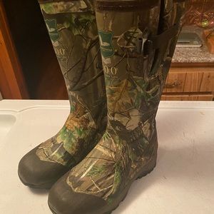 Hunting rubber boots